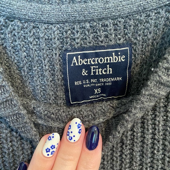 Abercrombie & Fitch Crewneck Sweater - Picture 2 of 3
